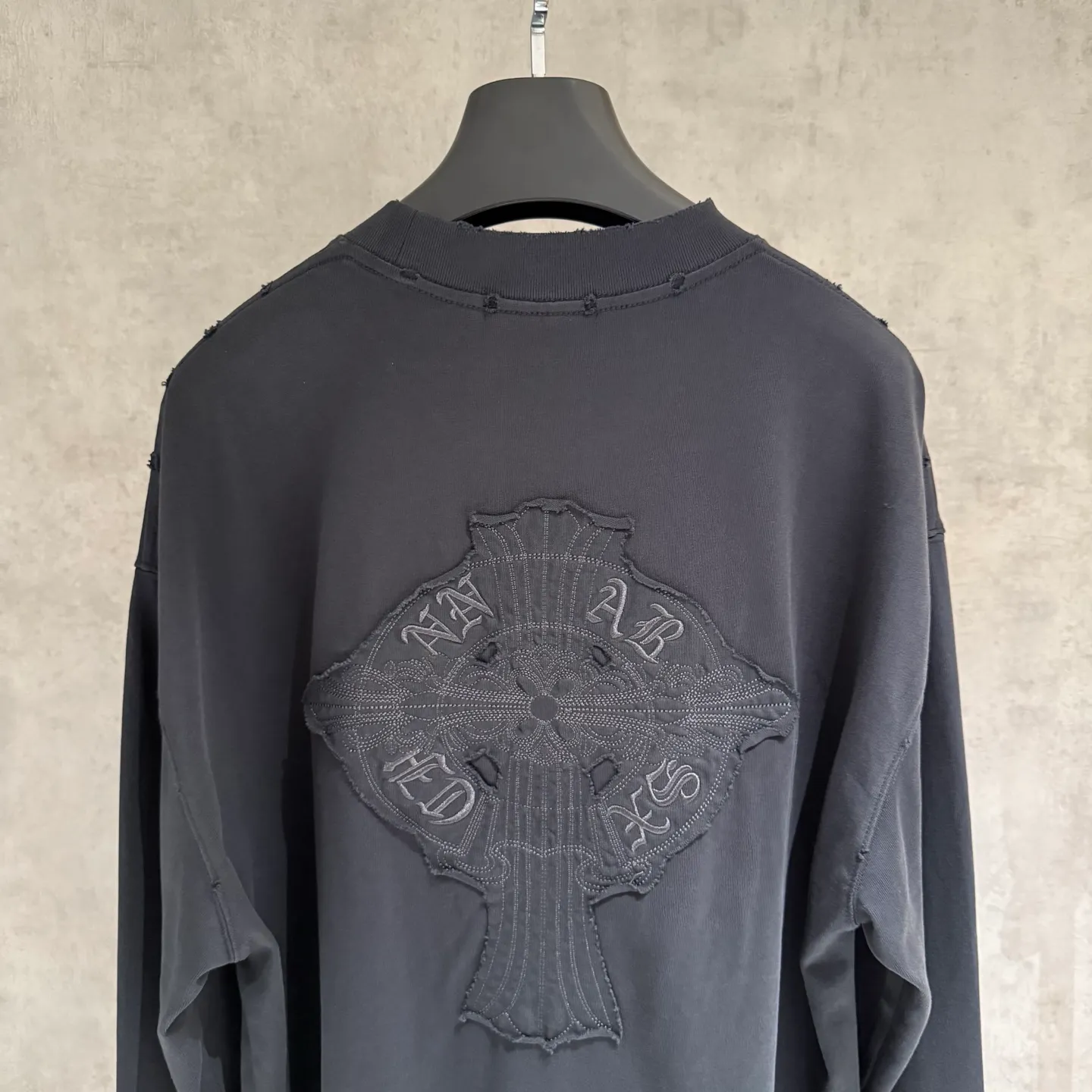🅿️330 [Strict quality control] CH Croixin's new long-sleeved sweatshirt T-shirt. Heavy 340g double yarn fabric. Wash the whole garment twice. Frayed and torn on all four sides. Heavy fabric. The neckline is made of icy Salona. Loose fit. Deep, wide and stylish. No deformation or shrinkage. Color: 3 colors, black, white and gray. Size: M-2xl